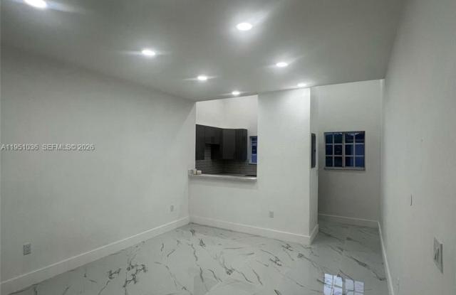 Photo of 355 E 4th St