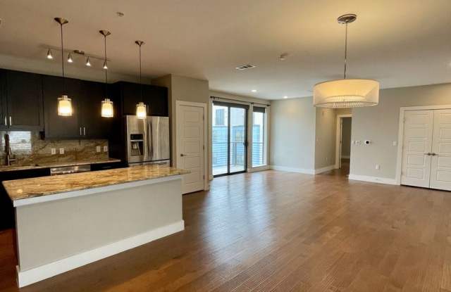 Luxurious East Austin 2 Bed 2 Bath Condo with Office/Second Living! - 1615 East 7th Street, Austin, TX 78702