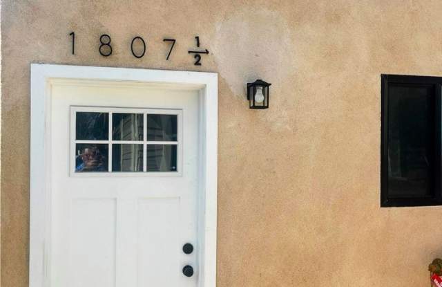 1807 S Gramercy Place 1/2