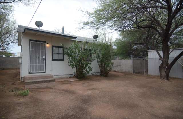 Charming 1 Bedroom 1 Bath! Central Tucson Location! Minutes from the UofA!