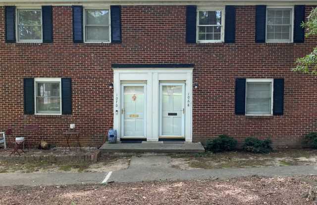 1068 Nichols St. ~ 2 bedroom / 1.5 bathroom town home ~ Near Cameron Village and Downtown Raleigh areas