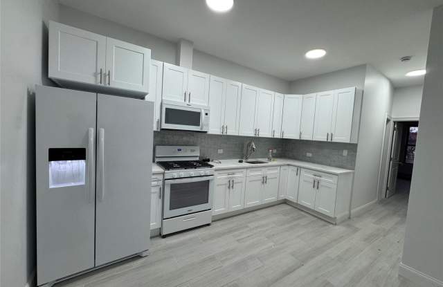 Photo of 102-01 Northern Boulevard