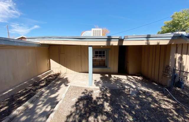 611 1/2 Woodland Ave NW - 611 Woodland Avenue Northwest, Albuquerque, NM 87107