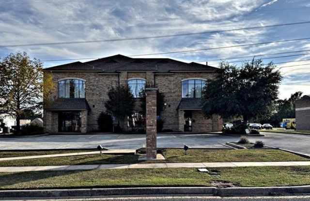 2140 W Grande Boulevard