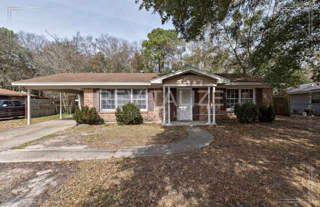 Beautiful 3 Bedroom/1 Bathroom Home in Mobile!