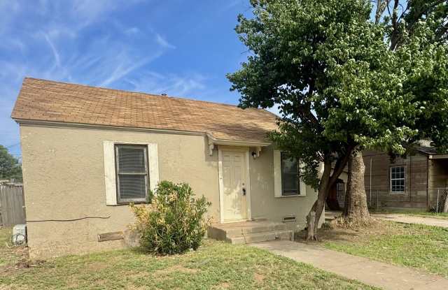 114 N Avenue V