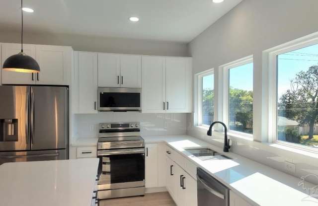 315 N Pace Blvd