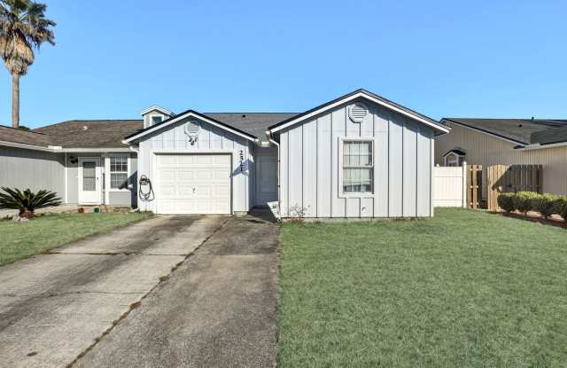 3 bedroom/ 2 bathroom townhome in Southside!