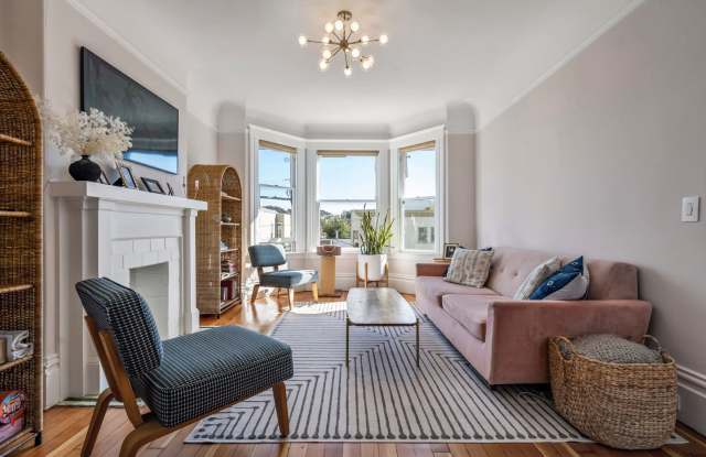 Light Filled Top Floor 2 Bed + Sunroom/Office, 1 Split Bath - Noe Valley Flat - 188 27th Street, San Francisco, CA 94110