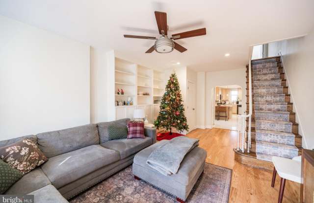 Photo of 2978 E THOMPSON Street