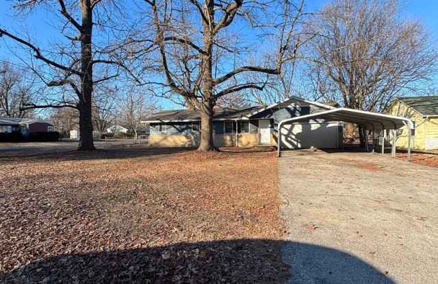 Large 3 Bedroom 2 Bath 1648 Sq Ft house!