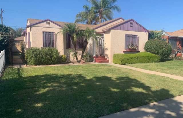 Photo of 3bd/1ba home in Rosewood. Huge backyard and 2 car garage!!