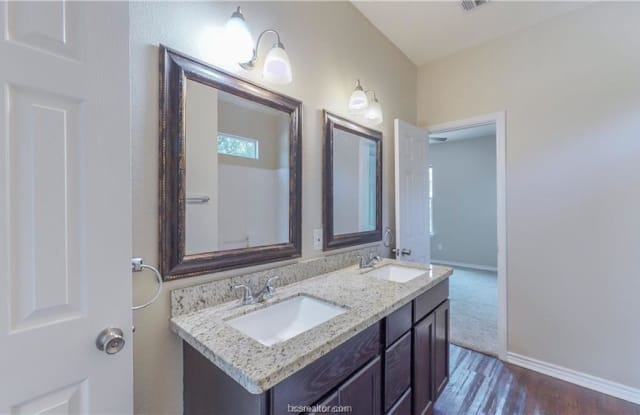 203 Sterling Street - 203 Sterling Street, College Station, TX 77840