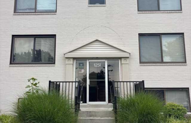 125-I CLUBHOUSE Drive SW