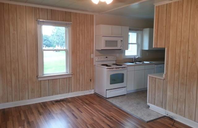 2 bedroom, 1 bath single-family home near Towncrest