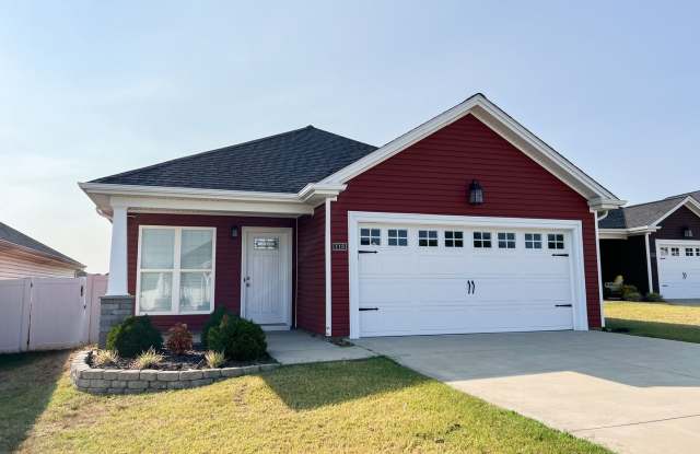 Single-Family Home in Hopkinsville with Fenced Backyard!!