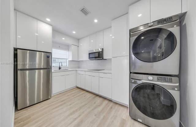 Photo of 2464 SW 22nd St