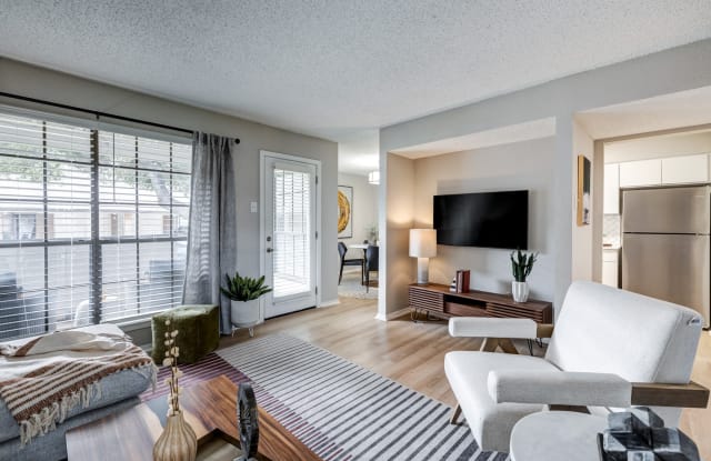 Fox Trails Apartments