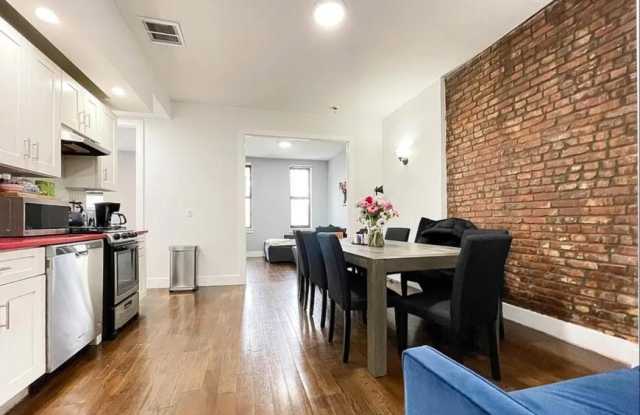 Photo of 733 Dekalb Avenue