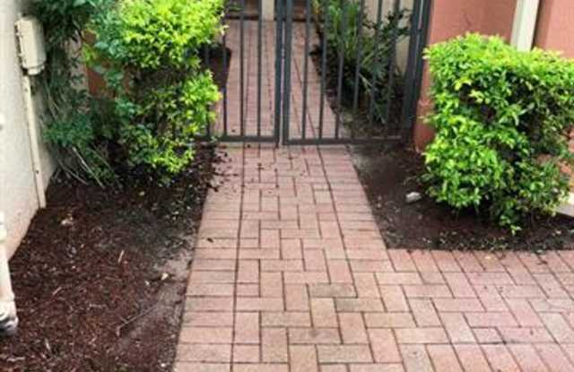 4310 Vineyard Cir, Weston, FL 33332