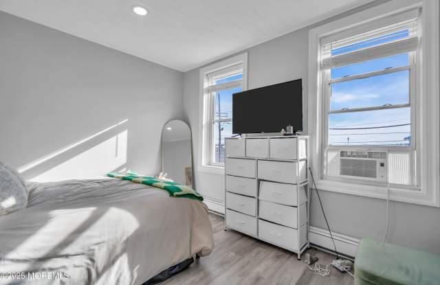 1076 Ocean Avenue unit: B