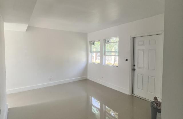 Photo of 1536 West 45th Street - 4