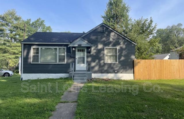 1901 Eagle Dr - 1901 Eagle Drive, Hanley Hills, MO 63133