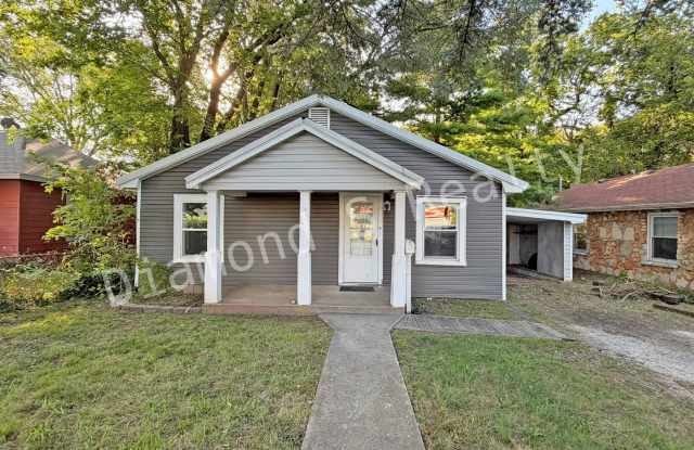 Photo of MOVE IN SPECIAL! Cute 3 bedroom home close to Evangel University and Spfd/Green County Park Board