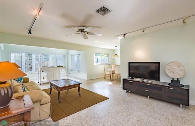 916 SE 13th Ct - 916 Southeast 13th Court, Deerfield Beach, FL 33441