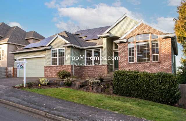 Luxury Four Bedroom Home in West Linn w/ Stunning Views!