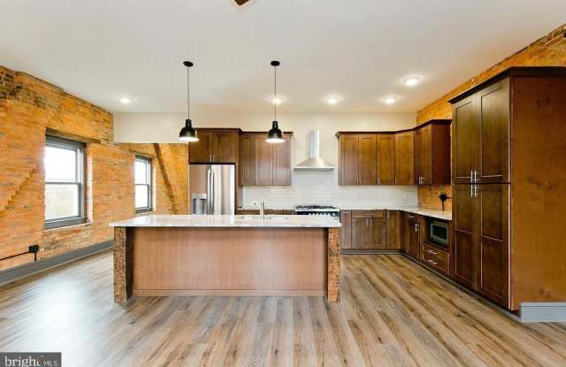 160 N LOUDOUN Street unit: 301