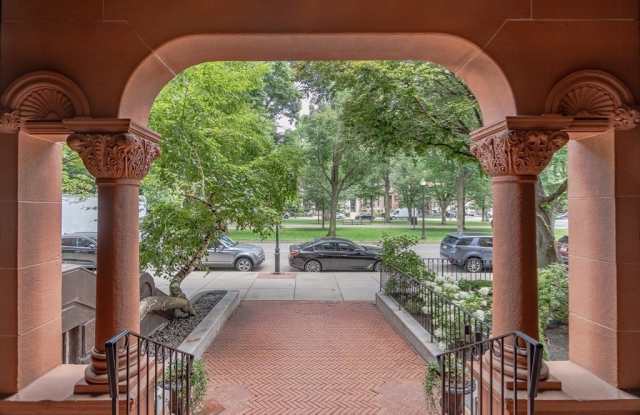 290 Commonwealth Ave 8