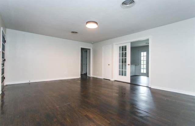 1600 W Murray Street