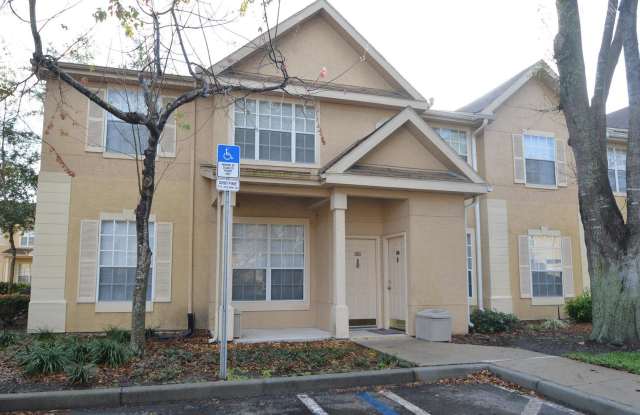 ALTAMONTE SPRINGS:Gated community, Ground Floor Unit! AVAILABLE APRIL 15th!