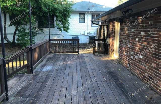 1915 Fairway Circle Northeast