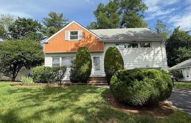 Photo of 920 E Lawn Drive