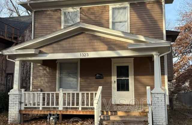 Photo of 1323 SW Garfield Ave