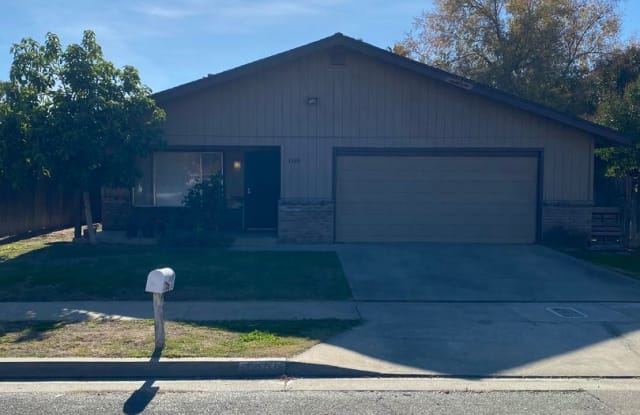 1308 Robinwood Way - 1308 Robinwood Way, Madera, CA 93638