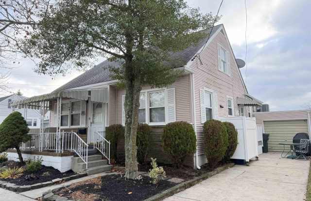 Photo of 200 N Essex Ave