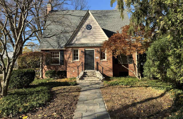 Photo of 366 E Wisconsin Avenue