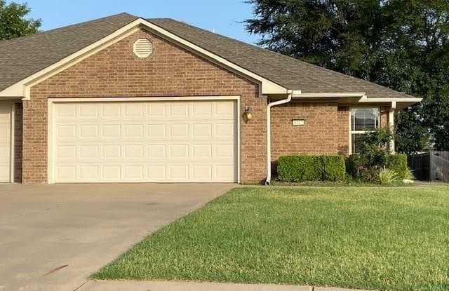 6112 White Oak  CIR - 6112 White Oak Circle, Fort Smith, AR 72916