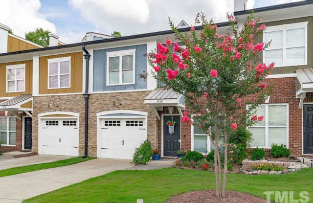 848 Queen City Crescent