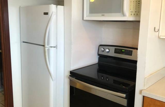 Cozy 1 bedroom Apartment in Liliha $1550 monthly with 1 assigned parking stall