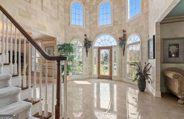 5615 Habersham Valle