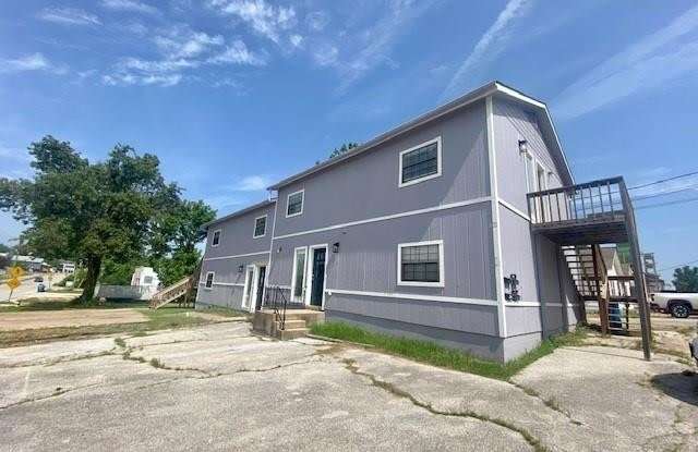 408  SE G  ST Unit #B