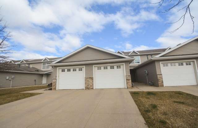 Townhome in Quiet NW Rochester Neighborhood!