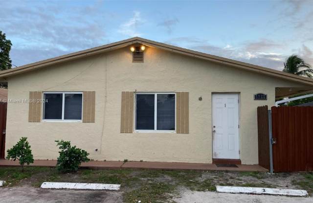 5922 Pierce Street - 5922 Pierce Street, Hollywood, FL 33021