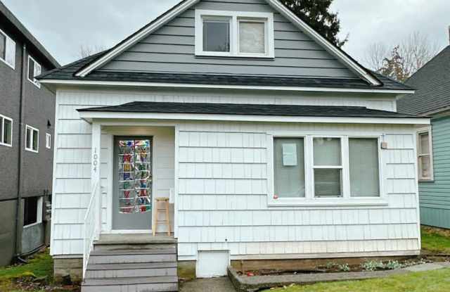 PRELEASE: 4 bd/1ba across from Laurel Park + near WWU - 1004 Billy Frank Jr. Street, Bellingham, WA 98225