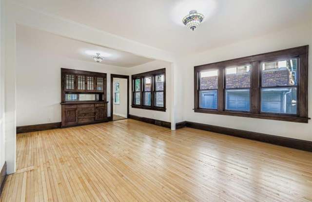 1683 Minnehaha Ave Avenue E