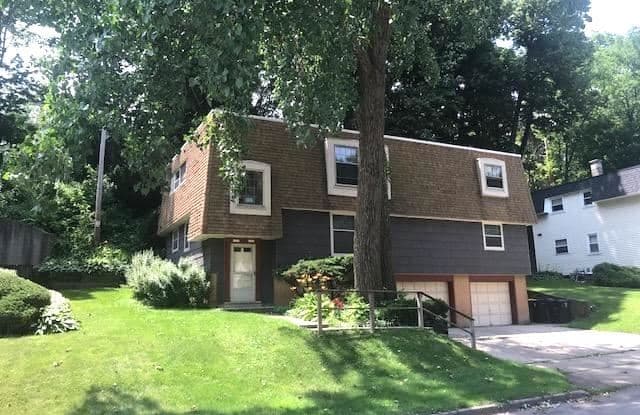 1333 N MARTHA WASHINGTON DR 2 - 1333 Martha Washington Dr, Wauwatosa, WI 53213